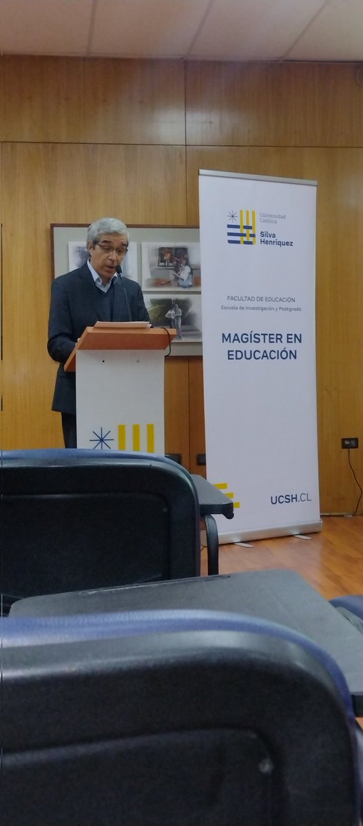 CitseUcsh's tweet photo. 🔴 | ÚLTIMO MINUTO Comenzó evento #CITSE Inauguración Magíster en Educación UCSH y al lanzamiento del libro “Transformación Socioeducativa en los Centros Escolares”, con palabras del rector de la @UCSH_oficial Dr. Galvarino Jofré Araya sdb. https://t.co/neyt5zL6f9