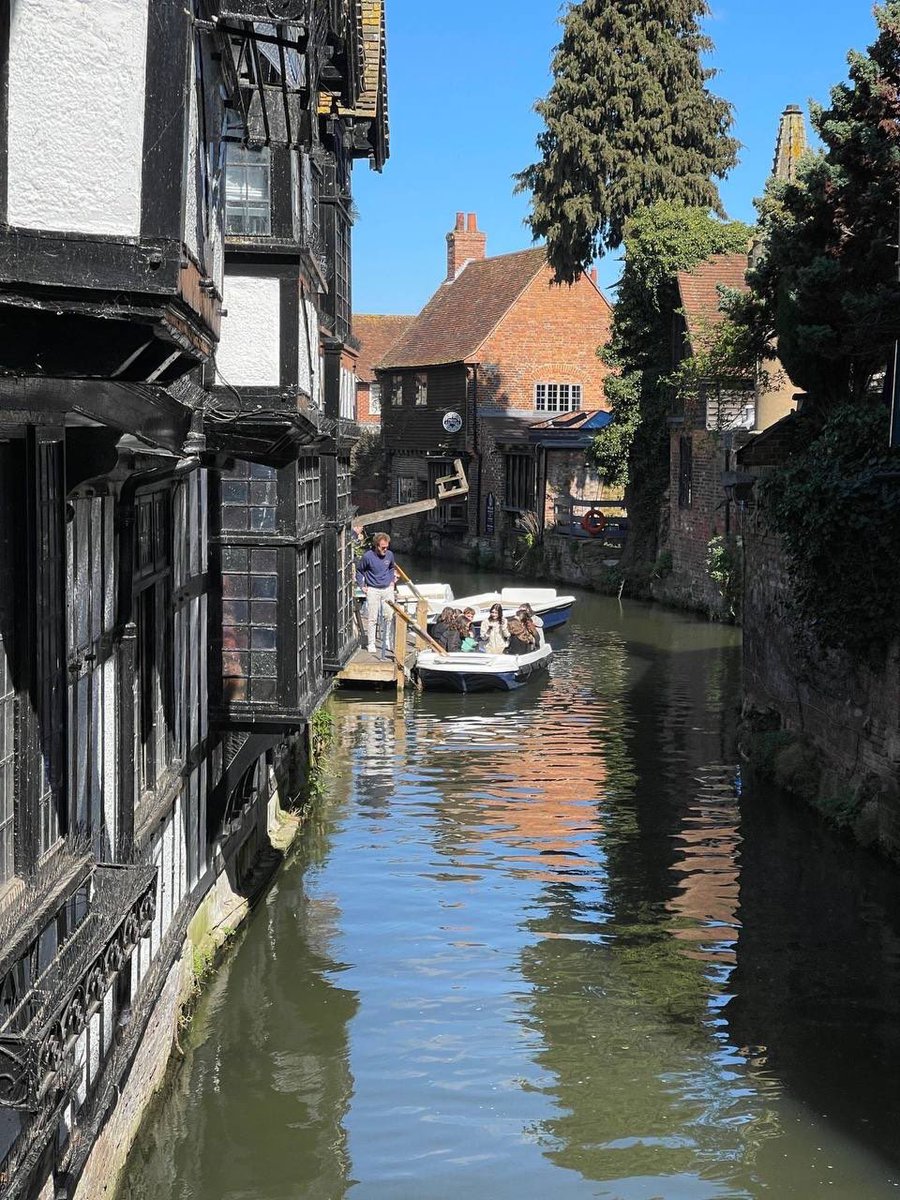 Chan808031584's tweet photo. #🇬🇧  #Canterbury💋💄 https://t.co/59q3qXxs7I