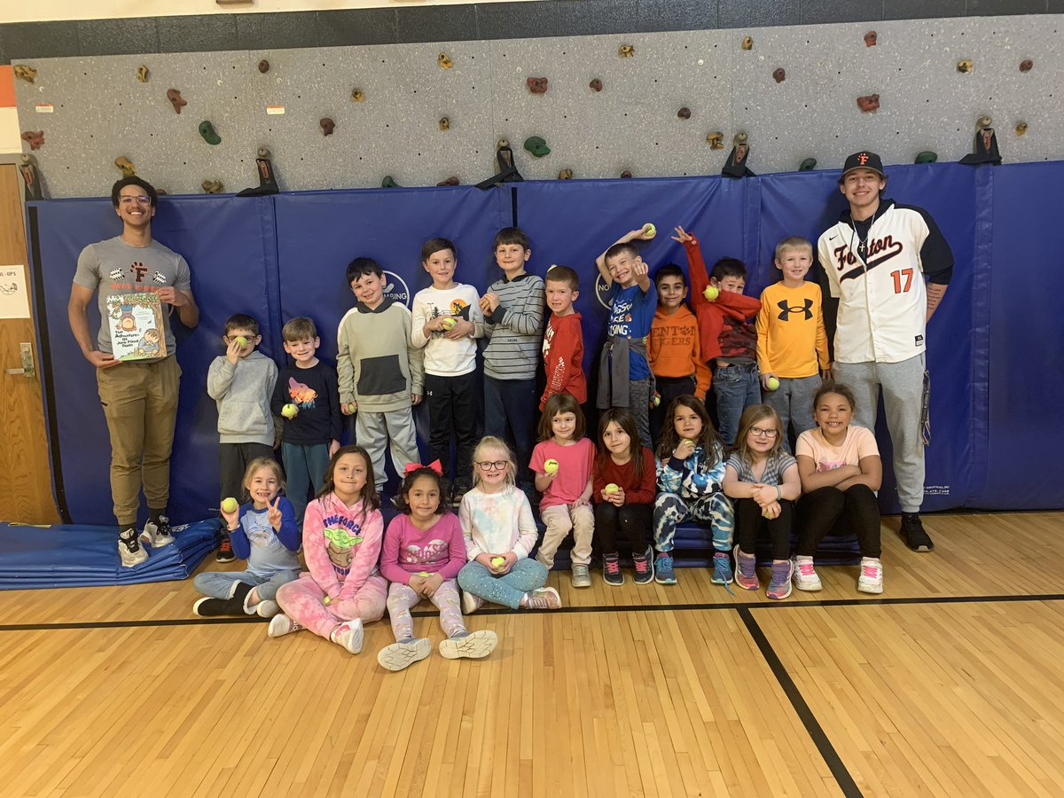 Game canceled, so guys went back to school today. Players having a good time at Tomek Elementary. Rumor had it they were asked for their autographs. Good day for everyone. Thanks Mr. Salter and staff for having us over.