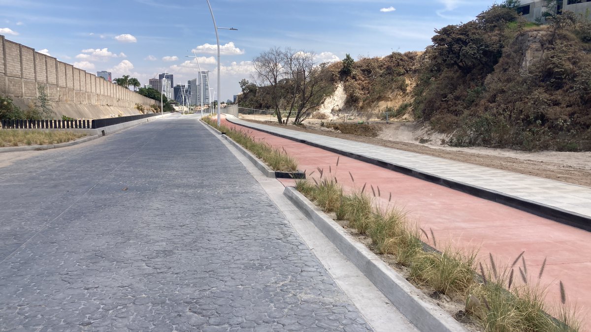 Avenida Royal Country.

#Guadalajara #Guadalajaramx #Gdl #Gdlmx #CyC