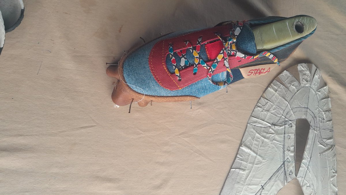 Roo_DonDada's tweet photo. Hand crafted Tekkie!! STAELA
Gugu's work, based in Mpumalanga KwaNdebele 

Retweet for awareness,  our next customer could be on your wall

WhatsApp/Call 0796181778 https://t.co/29N172ktsN