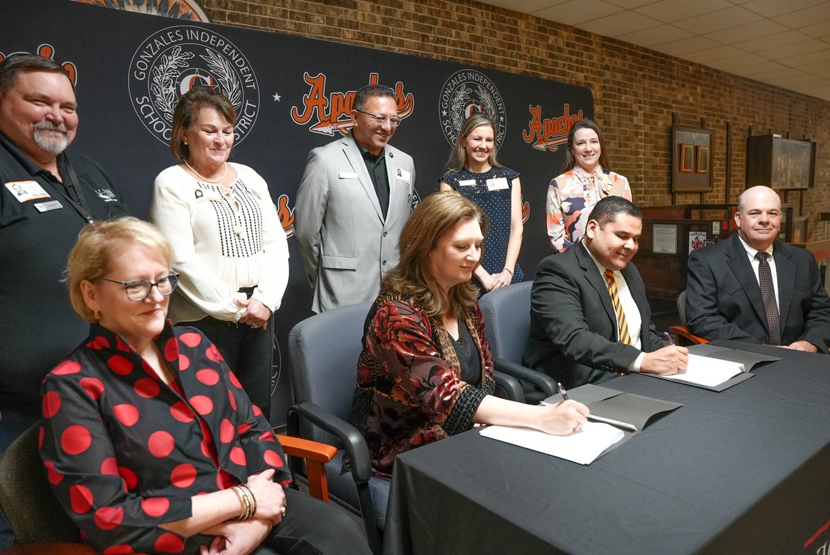 BREAKING NEWS: On Monday, April 17, 2023 the GISD met with Victoria College officials to sign a MOU, which green-lights three new opportunities in the College Career and Military Readiness (CCMR) career pathways for GISD students.  Read more here: bit.ly/40kBRX0
