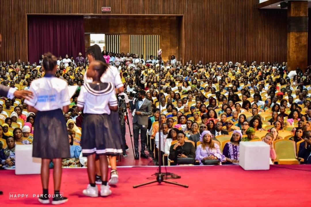 ChristelleVuan1's tweet photo. #LE_PARLEMENT_ROSE 3 #VISION
C'était le Samedi 15 avril au palais du peuple. #1500femmes #le_feu
#1500coeurs #infiniment_merci
#un_nouveau_congo_est_possible
#impacter_le_futur
#rdv_au_sommet
#une_femme_une_vision https://t.co/eZ5mpW0A7R