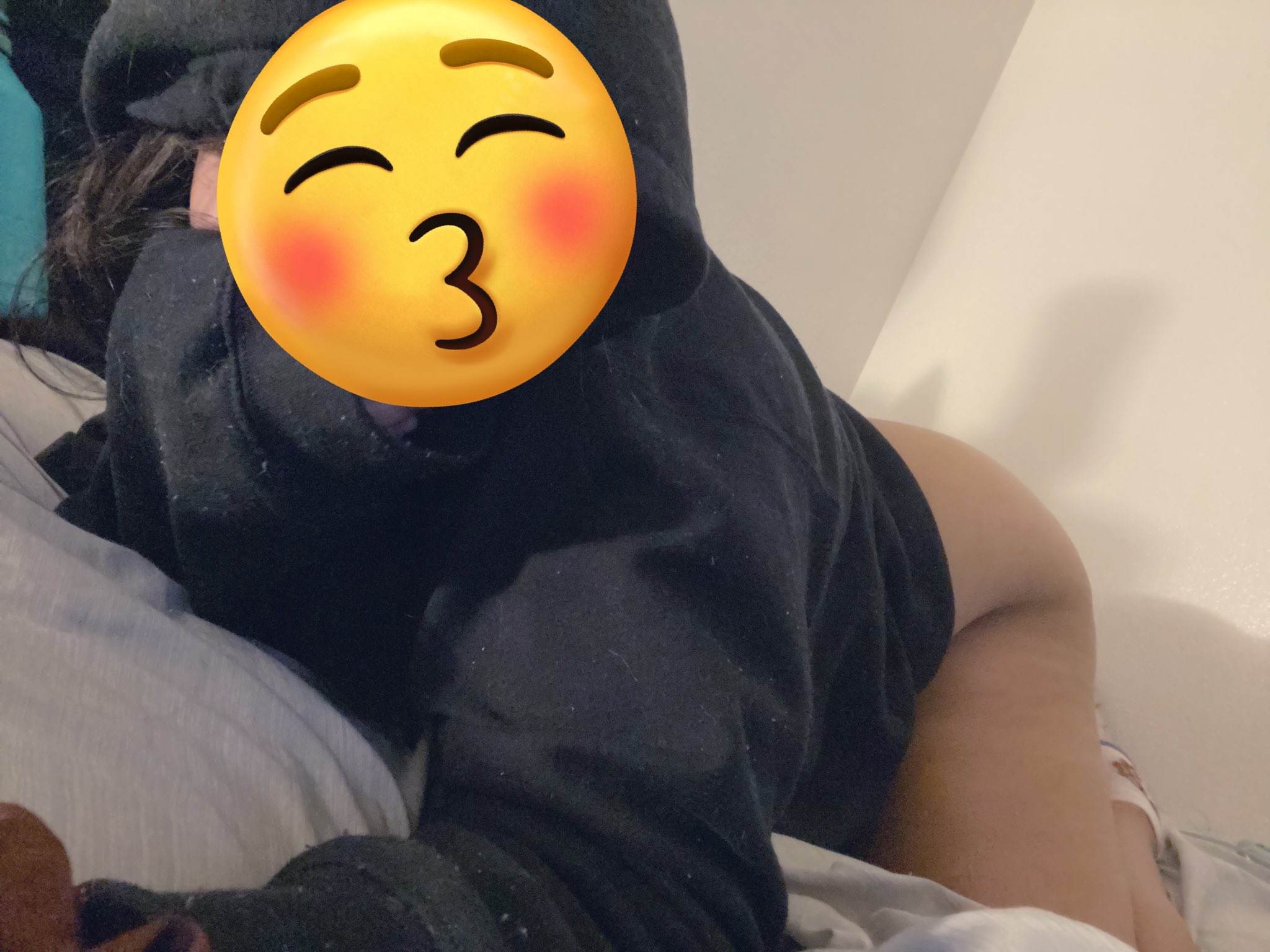 😚In a silly goofy mood (horny)😚 https://t.co/iCJQbKcajU