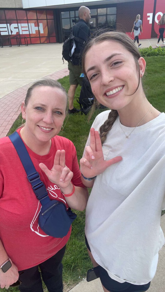 khaneline_vb's tweet image. On Saturday, I got the chance to go watch #LouisvilleVolleyball play an game VS Tennessee! Such a great and fun experience!!!! Go Cards‼️