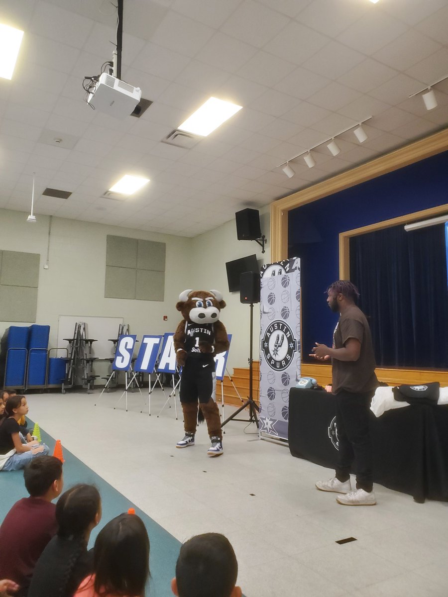 McBeeChapaGarci's tweet photo. Thank you @AustinspursXb1 for coming out to @ElementaryMcbee and giving our 3rd, 4th, and 5th graders a positive pep-rally for the STAAR test! @Ms_MMartinez @AustinISD #WhyMcBee https://t.co/fKLtvaZdT5