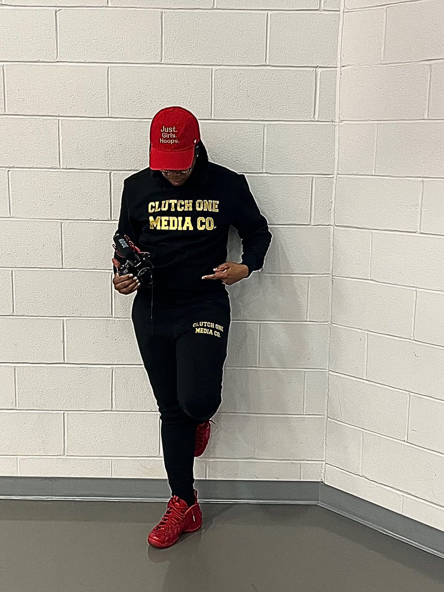 clutchhoophers's tweet photo. When GOD sees you doing your part, developing what he has given you, then he will do his part and open doors that no man can shut‼️💪🏾🤞🏾👏🏾🤌🏾 #clutchonemediaco #clutchhoophers #girlshoopsmatter #alwaysreppin #noweaponformedagainstme https://t.co/bkoD4PtV42