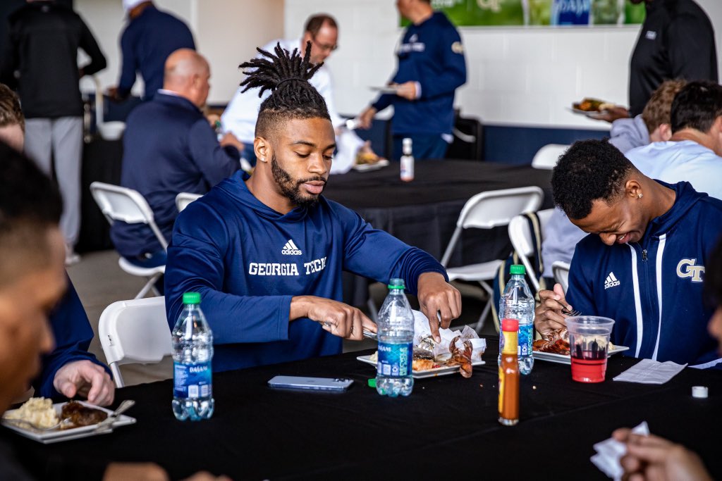 GeorgiaTechFB's tweet photo. Team Wreck ‘Em eating good at the Champions Dinner 🍽️🏆

#GTSpring https://t.co/H2jzS88KkI