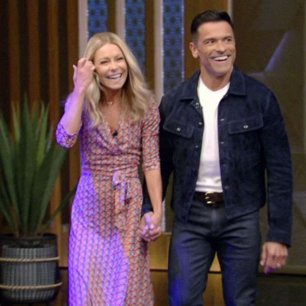 liveWithKMFan23's tweet photo. First Picture My Lock Screen 
Second Picture My Home Scene 
#Kelly #Mark #LiveWithKellyAndMark https://t.co/wMk9PkJ5Wr