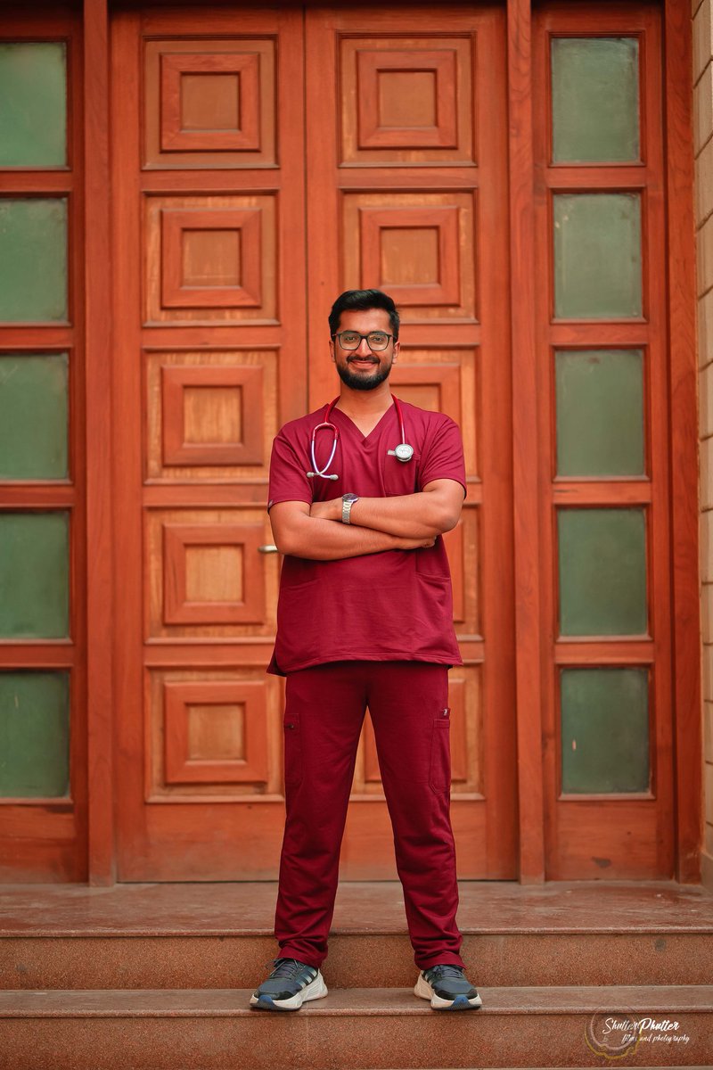 MKamran_98's tweet photo. Turning dreams into reality after 5 years of hardwork, commitment and dedication.

Dr. Muhammad Kamran officially🥳
Class of 2023,
Dow Medical College 
#MedTwitter https://t.co/QduIPzSRwi