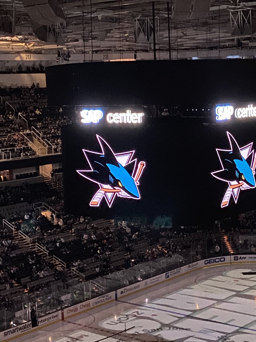 PerryandLesley's tweet photo. @jbecher @HenryThrun Seeing the new “jumbotron” on Doug Wilson night. 🦈 https://t.co/YKrIEYHici