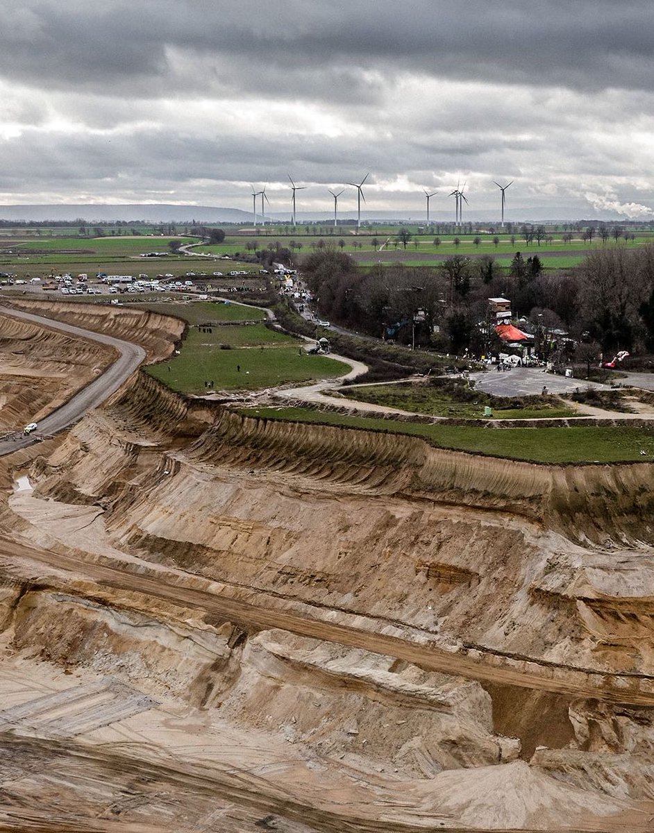 MarkedSounds's tweet photo. @casperj33081634 Small correction, the wind-turbine farm highlighted on your image is not the correct farm. The actual 8 turbines that are being taken down are not to the south but the west side of the coal mine, just behind the infamous village of Lützerath https://t.co/D41gYOaLwq