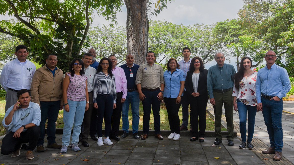 BiovIntCIAT_esp's tweet photo. Investigadores de @BiovIntCIAT_esp presentaron hoy la Iniciativa de @CGIAR de Salud Vegetal #planthealthinitiative y otros proyectos de investigación al Viceministro de Agricultura de la República Dominicana (@MinpreRD ) y a colegas de @OIRSAoficial, @IpsaNicaragua, @ICACOLOMBIA. https://t.co/DI4xfCb599