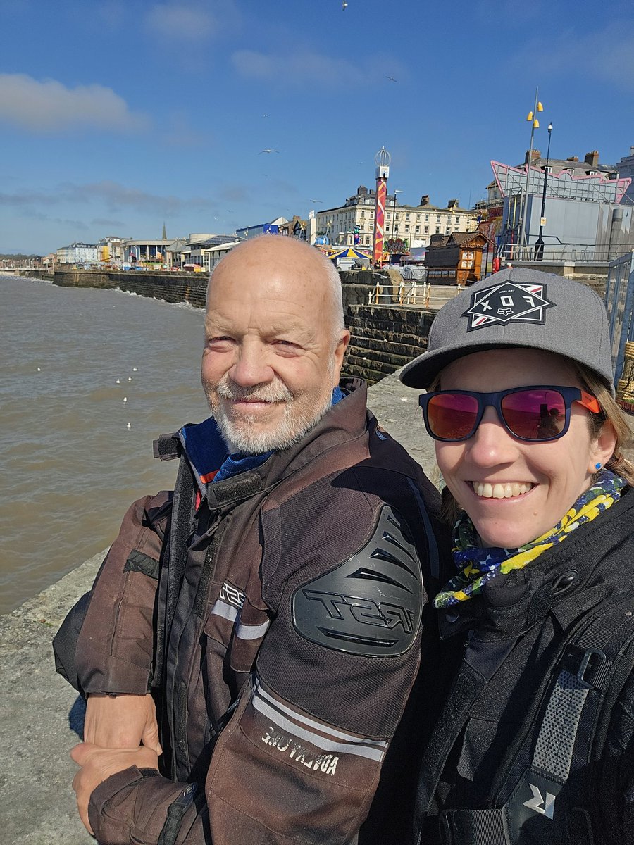 Forced a smile from the husband today in Brid 😂✌️