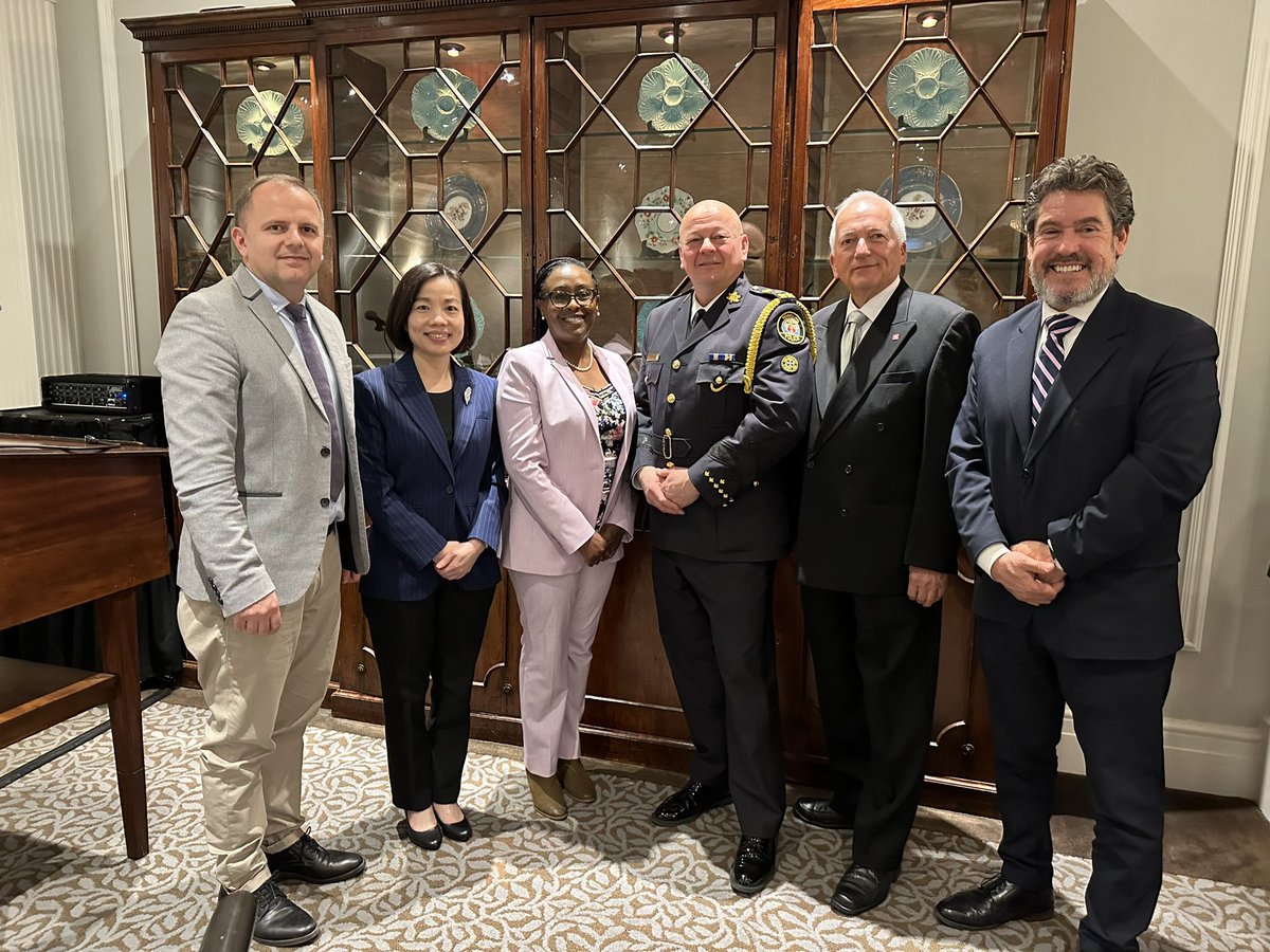 Great to connect with Toronto's chief of police Mr. Myron Demkiw at the consular corps luncheon. Appreciate the dedication of <a href="/TorontoPolice/">Toronto Police</a> towards ensuring a safer city!