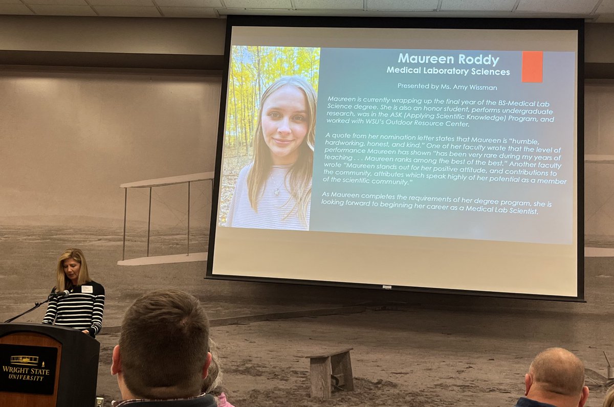 megrua's tweet image. Exited to celebrate #RuaLab alum undergraduate student Maureen Roddy tonight as she receives an award as a @wsu_cosm Top Scholar in Medical Lab Sciences as part of @wsubio