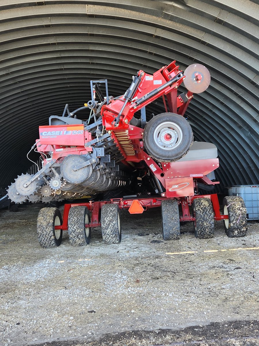 Planter better float this year ! Room for 1 more in the middle otherwise 🤦‍♂️