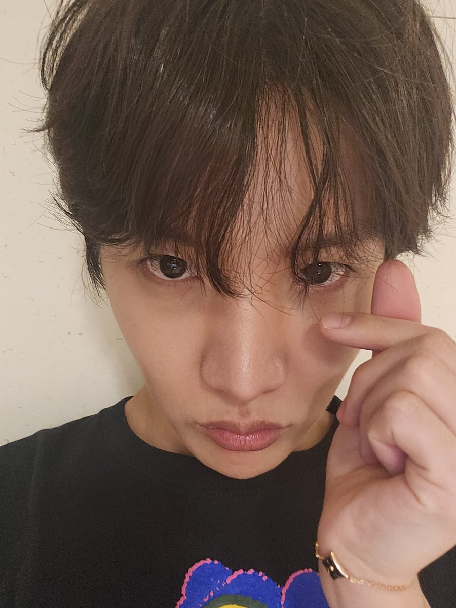 army6969_bts's tweet photo. 점점 농사짓는게 신이 안나지만
오늘은 일년농사중 가장 중요한
파종날입니다. 호석이 보내는 맘 만큼이나 육체적으로 고되겠지만 잘하고 올게요. 호석아
나도 내 길을 묵묵히 걷고있을게 사랑해 
#jhope #제이홉
#제이홉_조건없는_믿음으로_응원해
#제이홉_이젠우릴믿을차례 https://t.co/MXZx2i4hH6