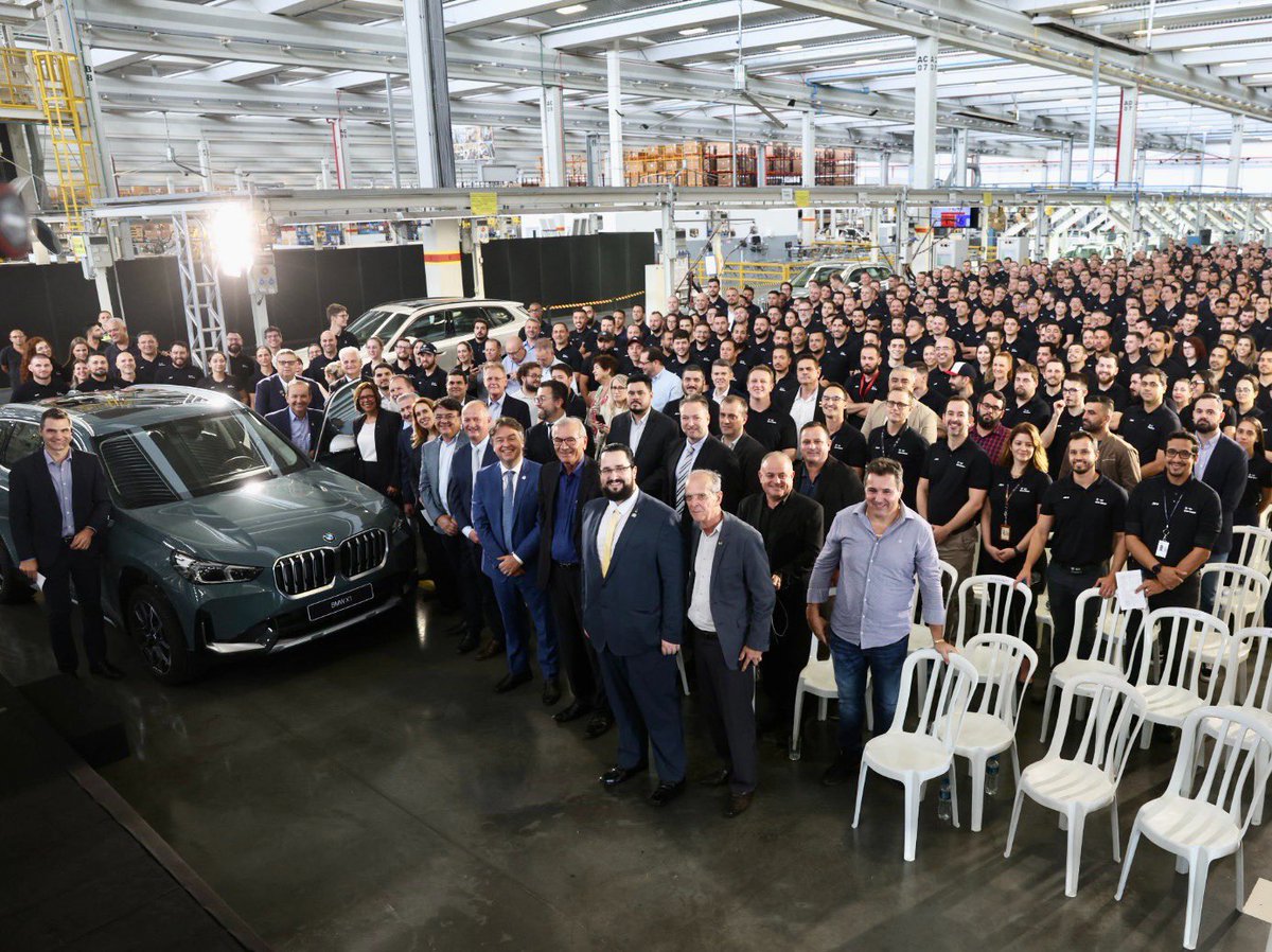 O secretário de Estado da Ciência, Tecnologia e Inovação, <a href="/marcelo_fett/">Marcelo Fett</a> acompanhou nesta segunda-feira, 17, o governador <a href="/jorginhomello/">Jorginho Mello</a> na visita a fábrica da <a href="/BMWBrasil/">BMW do Brasil</a> , em Araquari. A agenda marcou o início de produção do novo SUV X1 no Estado.