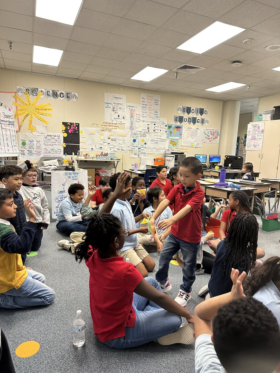 Mrs_Hall02's tweet photo. Thank you pre-k for the special treat and encouragement before our reading STAAR test! @ReesStars @MireyaFromTX https://t.co/qUDrilUgbe