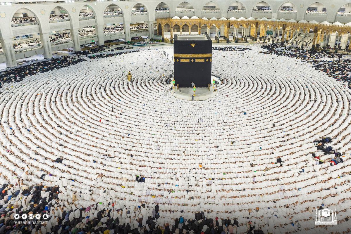 Arabbeau's tweet photo. 2 million tonight in the Holy Mosque in Mecca https://t.co/tDibQzuHqf
