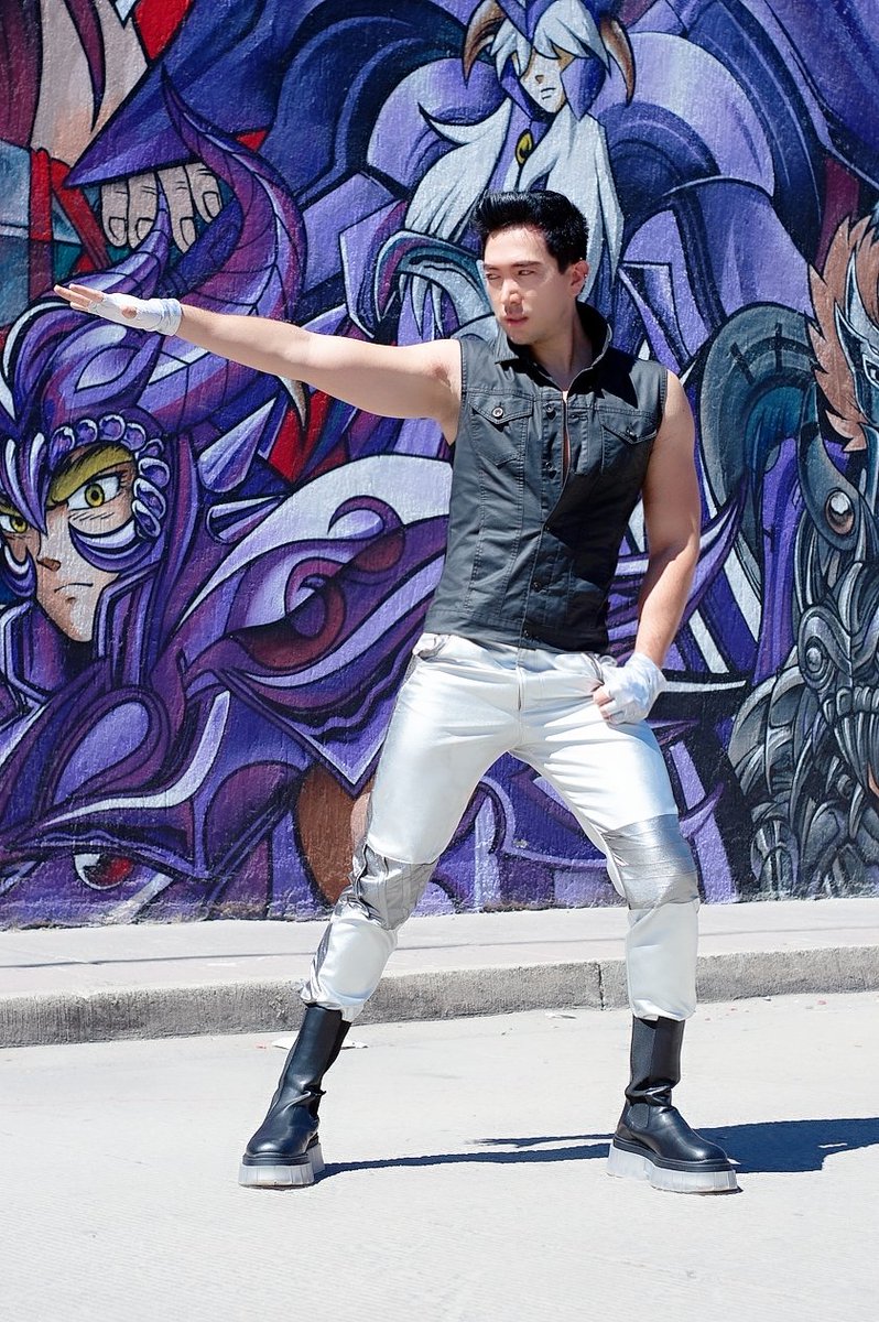 EivamOficial's tweet photo. Nunca digas nunca, no cometas el error de poner cadenas al futuro, cada nuevo día puede ser como un ciclón que se lleve todo lo seguro.... #EIVAM #mural #artwall #caballerosdelzodiaco #model #Singer https://t.co/MBTaKz5JYB