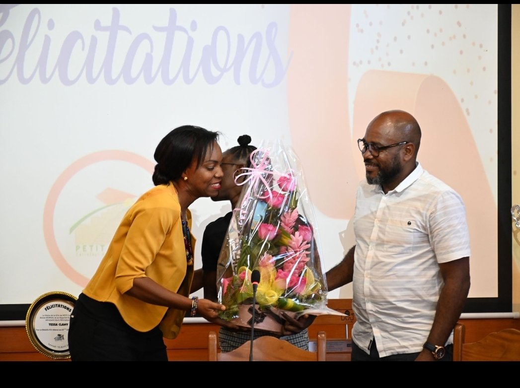 SheilaRampath's tweet photo. 👉 Tessa CLAMY🥇médaille d'or lors des 50èmes Carifta Athlétisme avec un saut de 11,67 m qui se sont déroulés aux Bahamas.
Un grand Bravo à Tessa 👏 nous l'encouragons dans sa carrière sportive 🥇
#petitcanal#regionguadeloupe#sport #sautenlongueur https://t.co/eOM4Xa7lEq