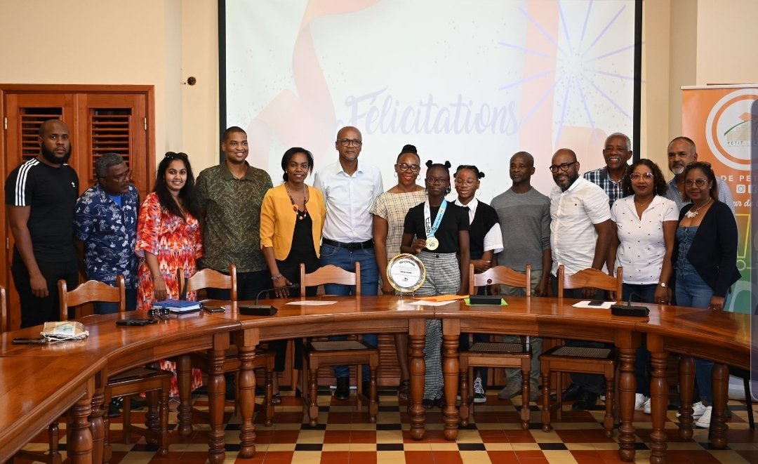 SheilaRampath's tweet photo. 👉 Tessa CLAMY🥇médaille d'or lors des 50èmes Carifta Athlétisme avec un saut de 11,67 m qui se sont déroulés aux Bahamas.
Un grand Bravo à Tessa 👏 nous l'encouragons dans sa carrière sportive 🥇
#petitcanal#regionguadeloupe#sport #sautenlongueur https://t.co/eOM4Xa7lEq