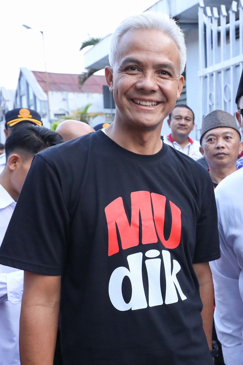 ganjarpranowo's tweet photo. Bebas mau dibaca MU dik atau Mudik, semua bikin bahagia. 😁 https://t.co/fVVG1AZNuj