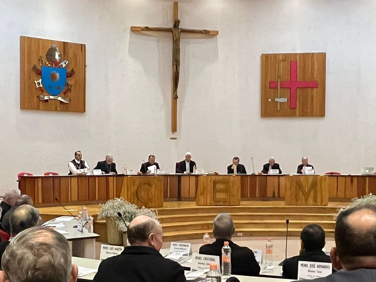cardenalrobles's tweet photo. Estamos reunidos los Obispos de Mexico en asamblea plenaria. Les pido su oración para que el Espíritu Santo dirija e ilumine las mejores decisiones para su Iglesia. https://t.co/xTSz9pwEWp