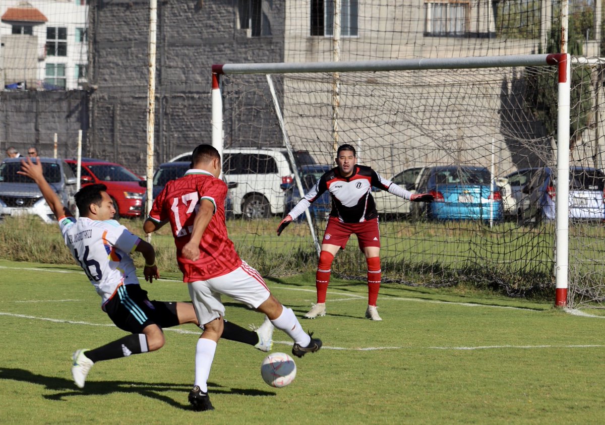 Lifsa2013's tweet photo. ¡Unidos por una misma pasión!

En el fútbol, la rivalidad se vive en el campo, pero el respeto y el compañerismo prevalecen fuera de él

Los jugadores de #RealUniversitario y #Taurus nos demuestran que la amistad y el respeto van más allá de los colores de la camiseta

#LIFSA ⚽️ https://t.co/w5WPcuC1lR