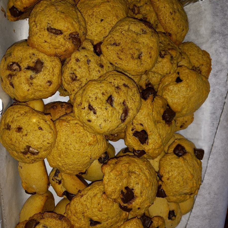 schoenhol's tweet photo. My sweets I bake. Jenjens peanut butter  Gold bars, chocolate truffle chunk cookies, chocolate peanut butter and oatmeal cookies. #jenjencherri  #jenjenburque
Albuquerque N.M. https://t.co/FDRPhO58z2