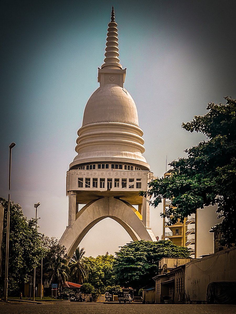 YsoSersY's tweet photo. Some land marks around Colombo
1: Sambodhi Chaithya (also sometimes called Buddha Jayanthi Chaithya) is a stupa, a Buddhist shrine
2: Colombo Light House at Colombo harbour next to Naval Base
#Yaxphotography #ColomboDiaries https://t.co/92817EEuOH