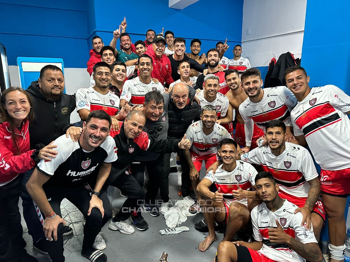 ChacaOficial's tweet photo. ⚔️ 𝐋𝐀 𝐀𝐂𝐓𝐈𝐓𝐔𝐃 𝐂𝐎𝐌𝐎 𝐄𝐒𝐓𝐀𝐍𝐃𝐀𝐑𝐓𝐄 

Volvemos a casa 𝗽𝘂𝗻𝘁𝗲𝗿𝗼𝘀 ☝️

#TodosJuntos
#VamosChaca🔴⚪️⚫️ https://t.co/W43RjgjOtC