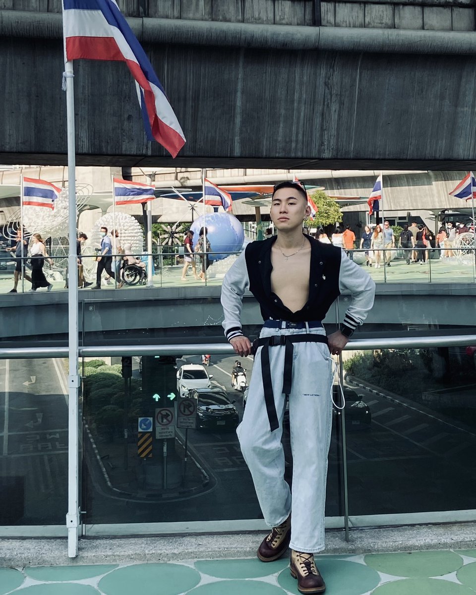 SheldonChan1116's tweet photo. 🇹🇭 Experiencing the urban oasis of Bangkok, where every corner is filled with surprises and adventures. ✨😎

 #SiamSquare #Bangkok #Thailand #UrbanOasis #AdventureAwaits #LostInWonder #TravelDiaries #Wanderlust #ExploreMore #FreeSpirit" https://t.co/LslyYDRR5g