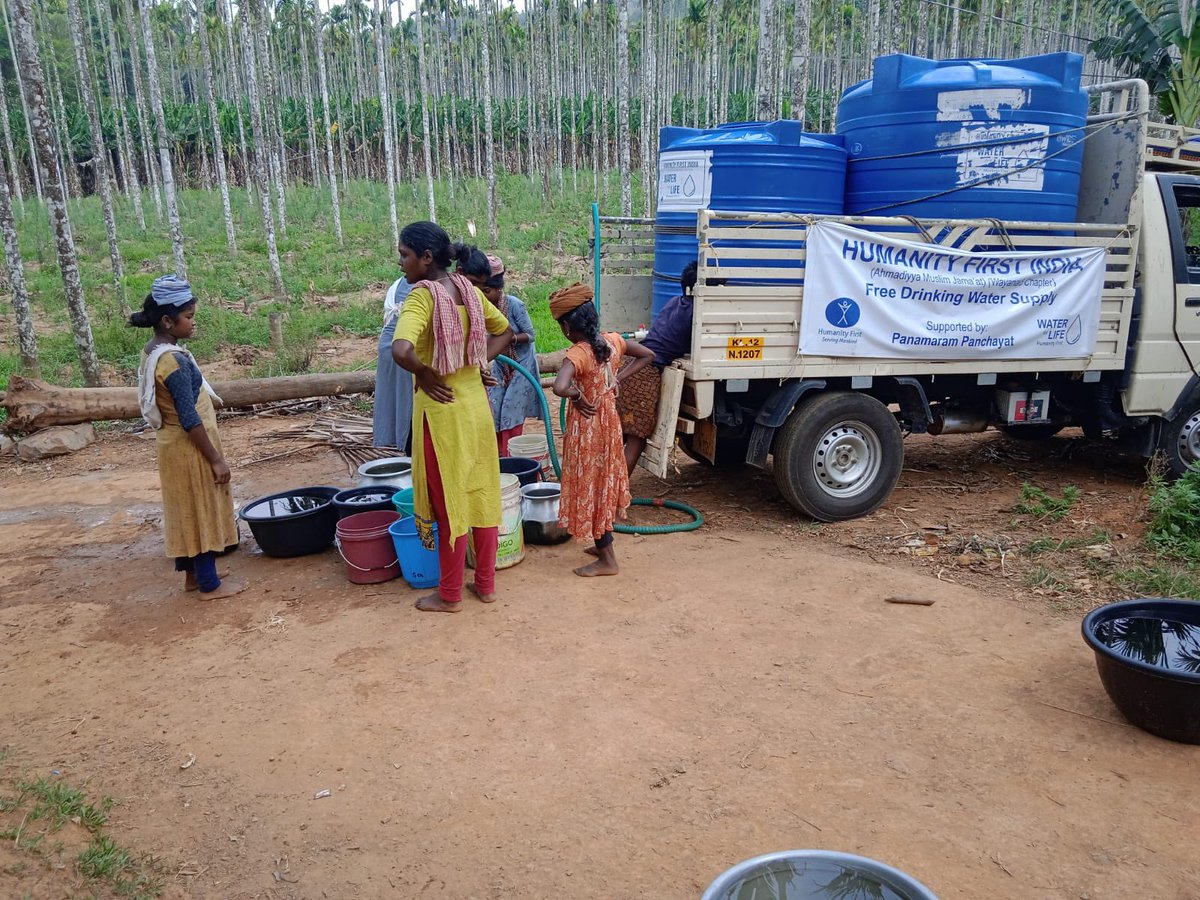 HFI1995's tweet photo. Volunteers from @HumanityFirstIN have been working across #India to provide #food rations and #water in many states including Patna, Kerala, Punjab and Karnataka https://t.co/Tr6bXesDxn