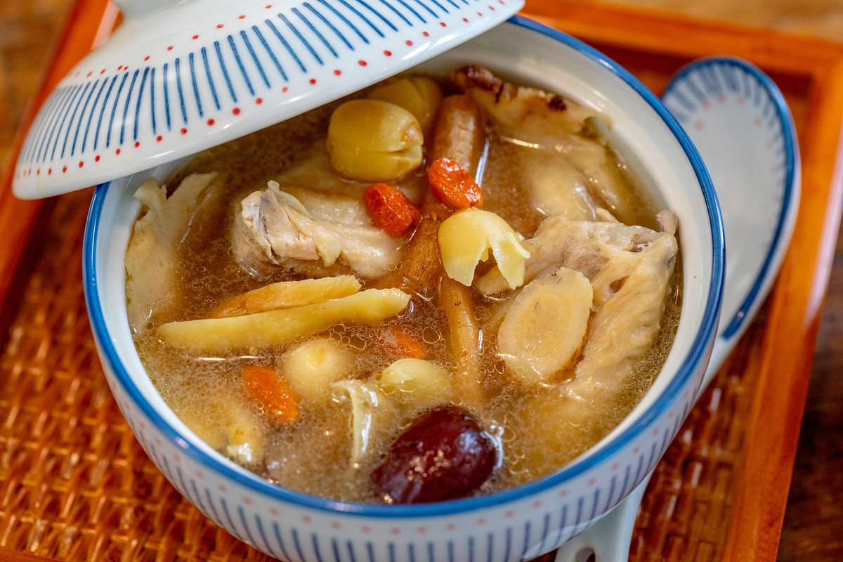 DiscoverGuizhou's tweet photo. #Weining Dangshen(Codonopsis pilosula), a speciality of #Bijie, Guizhou. Weining's warm climate makes it suitable for growing quality #Dangshen, with higher sugar and protein content. As a #herb, people would cook chicken soup with it to circulate blood and nourish Qi. https://t.co/HEUwAgdY08