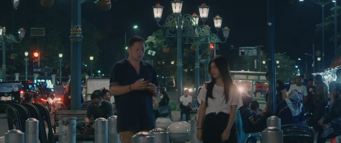 WatchmenID's tweet photo. Rekomendasi film road trip lokal yang asik selain 3 Hari Untuk Selamanya, "Pulang" by Azhar Kinoi Lubis.

Buat yang seneng sama film yang nampilin aktivitas ngobrol di jalan +diliatin shot-shot cantik perjalanan darat, wajib ditandain.

Full reviewnya bisa dicek di bawah ⤵️ https://t.co/LGrhsIFlNX