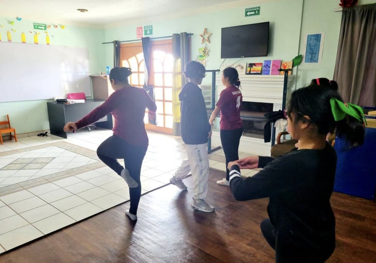 INetworkHearts's tweet photo. The girls have many different workshops that they get to be a part of. One that is a favorite among many is ballet! 🩰🤍They use ballet as a fun way to get moving and improve their coordination, balance, and memory skills! 

#freethechildren #inh https://t.co/plLWrHPz5C