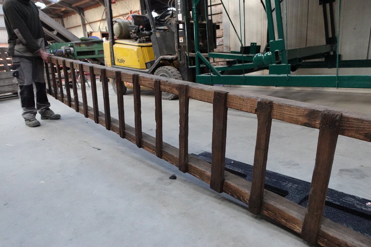 RosAppels's tweet photo. Ons draagsysteem is dan misschien wel niet echt traditioneel, maar onze nieuwe ladder is ongetwijfeld in de middeleeuwen nog gebruikt om een kasteel of 2 te bestormen. #rosappels #peirdvanappels https://t.co/FJ7QDzVYMt