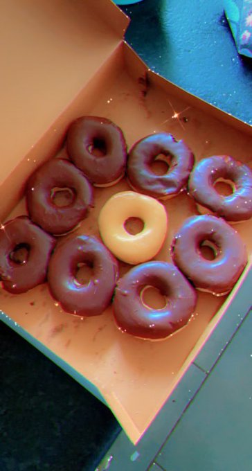 This box of doughnuts is exactly what I want in life. 😏 Who&rsquo;s trying to recreate this picture minus the<a href="/tag/model"class="tags"><span>#model</span></a><a href="/tag/follow"class="tags"><span>#follow</span></a><a href="/tag/followme"class="tags"><span>#followme</span></a><a href="/tag/sexy"class="tags"><span>#sexy</span></a><a href="/tag/like"class="tags"><span>#like</span></a><a href="/tag/of"class="tags"><span>#of</span></a><a href="/tag/subscribe"class="tags"><span>#subscribe</span></a>