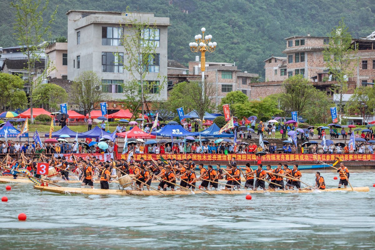 VivirenGuizhou's tweet photo. A diferencia de los botes del #dragón de otras áreas de China, los del condado de #Shibing son canoas, producto de la sabiduría de los antepasados #Miao que vivían a orillas del río #Qingshui.💕💕
📷 by Dongjing News
#Guizhou #China #deporte #cultura https://t.co/wR9ns8HAct