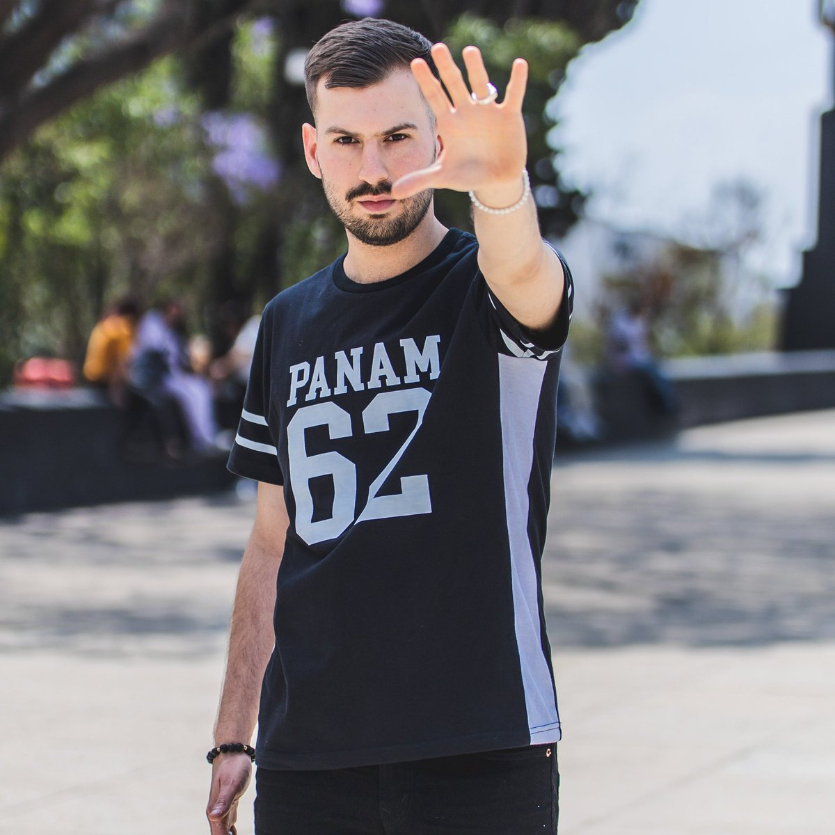 PanamOficial's tweet photo. Tu estilo Panam te hace auténtico. ¿Ya conoces las nuevas playeras? 😎

Disponibles en tiendas físicas y en https://t.co/JkF479hW3s 🛒

#panam #estilo #ofni #outfit #estilopanam #panamantes #hechoenmexico https://t.co/pHFchOecdX