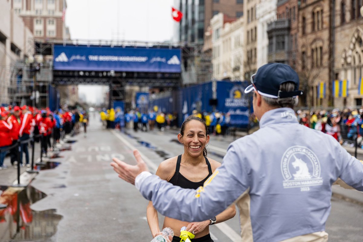 des_linden's tweet photo. 💙💛 

📸: @lukewebstr https://t.co/THWrnYiCbw
