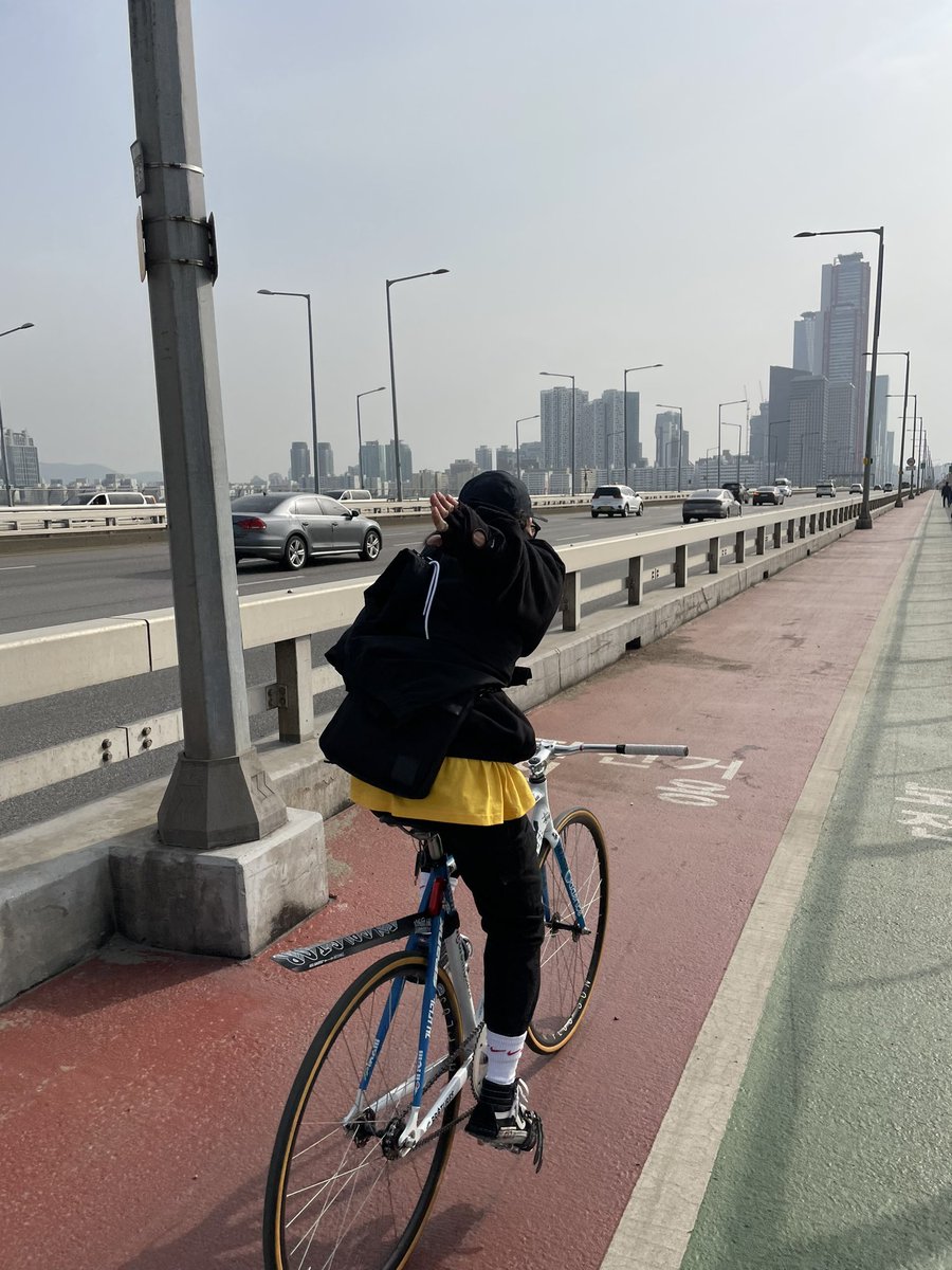 Fuck_haters0's tweet photo. #fixied #nobrakes #fixiegirl https://t.co/OsBdhzVbwO