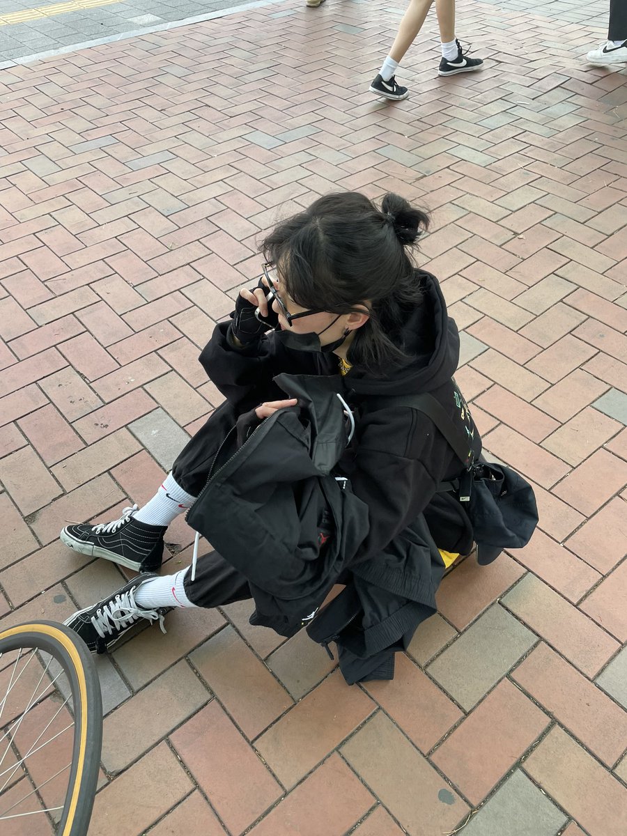 Fuck_haters0's tweet photo. #fixied #nobrakes #fixiegirl https://t.co/OsBdhzVbwO