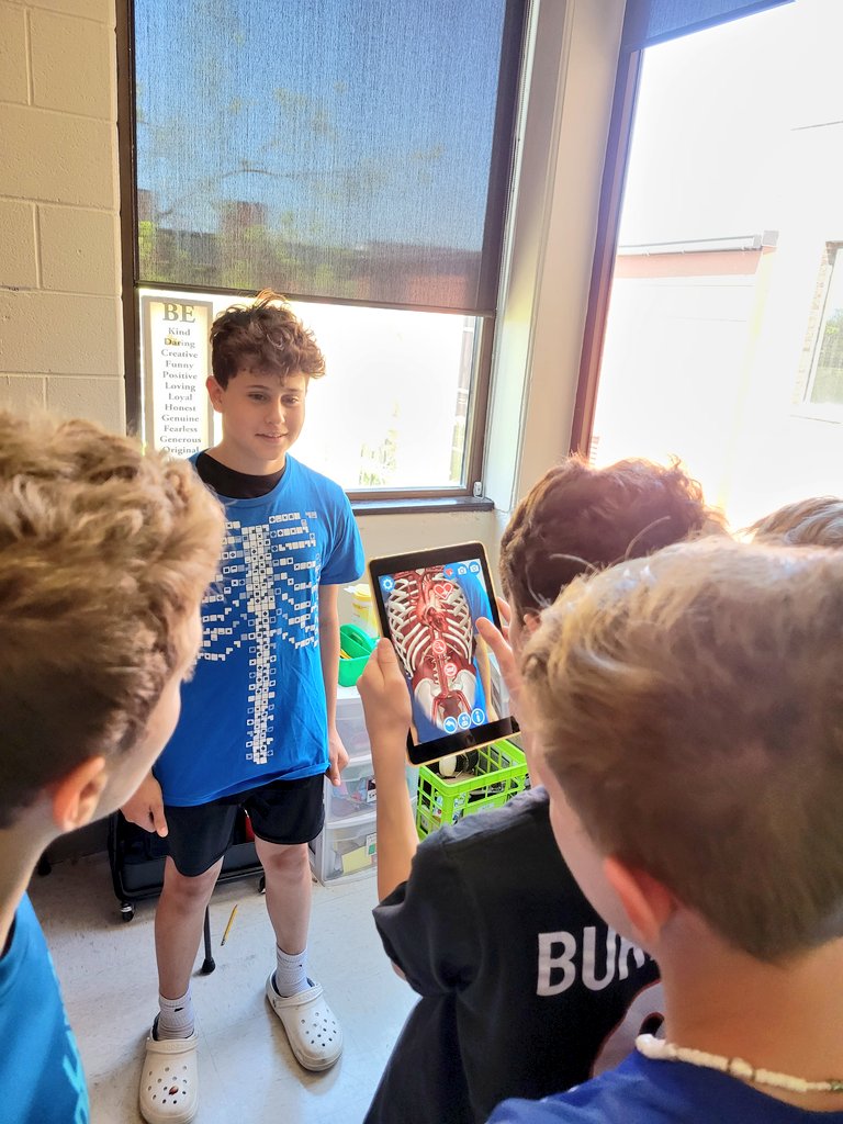 goldstemteacher's tweet photo. It's amazing how much pride Ss take in their work when they feel like they've chosen their own learning! For Ss to learn about body systems, they chose their system to become the "expert" on, &amp; then use the jigsaw method to teach others &amp; learn about other systems. #iteachscience https://t.co/SkHwlLV0W8