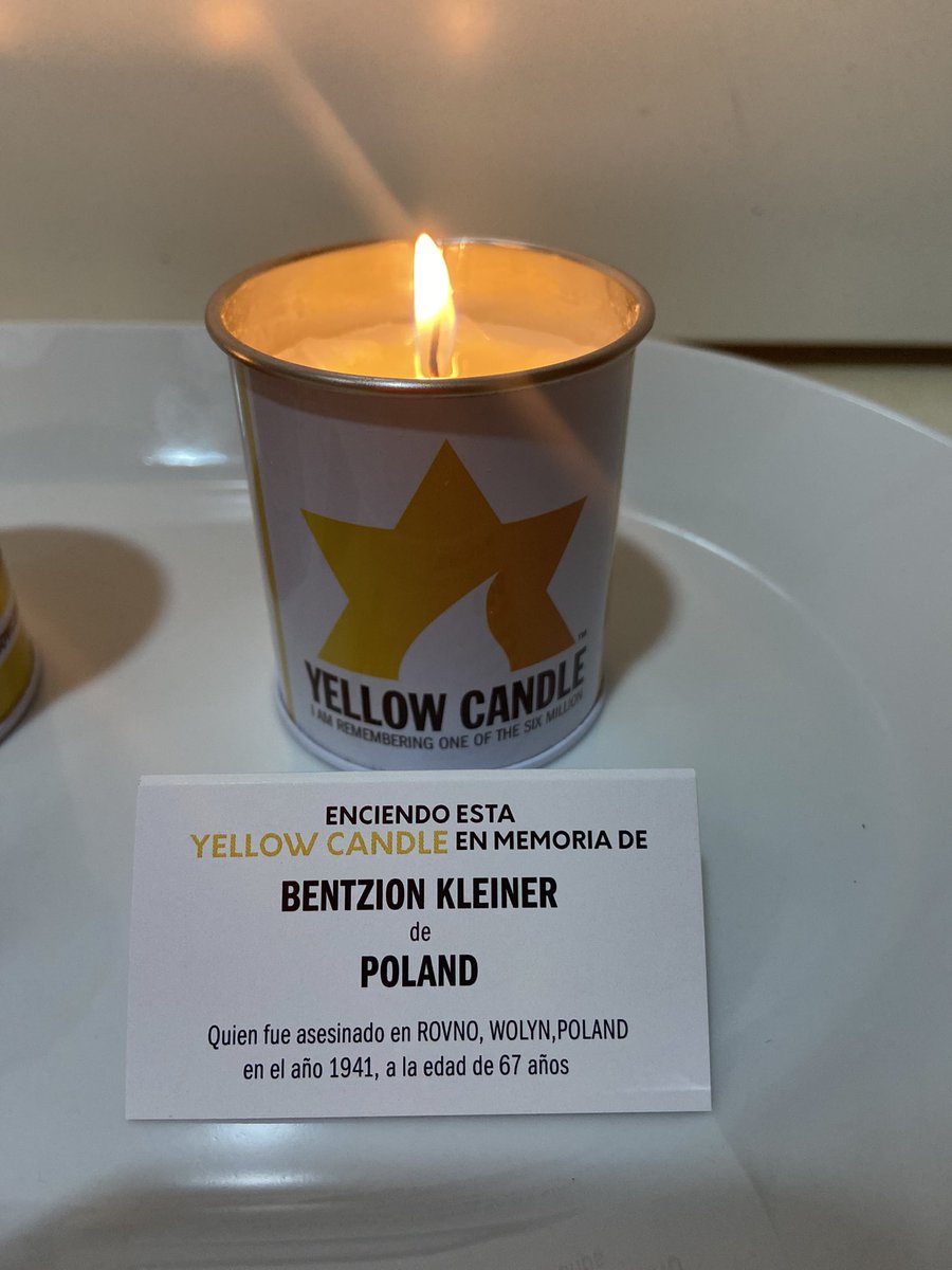 Hoy hacemos viva la memoria y homenajeamos con esta campaña a las víctimas del Holocausto. 
Gracias a cada una de las instituciones amigas, familias y personas que nos acompañan en sus hogares en este hermoso acto.
Los invitamos a publicar sus fotos y videos para multiplicarnos!