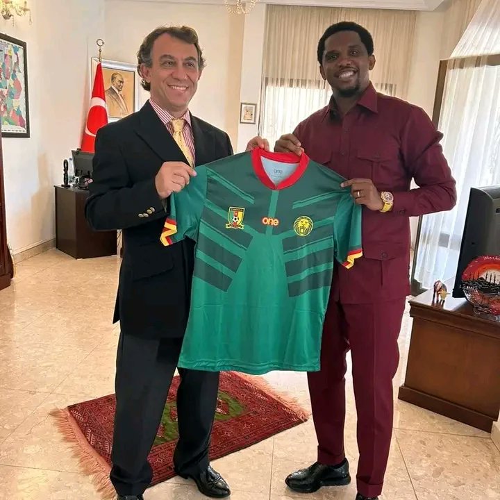 Samuelc15721685's tweet photo. Bien reçu par l'ambassadeur de la Turquie au Cameroun son excelance VOLKAN ISIKCI https://t.co/SzYdItF9XX