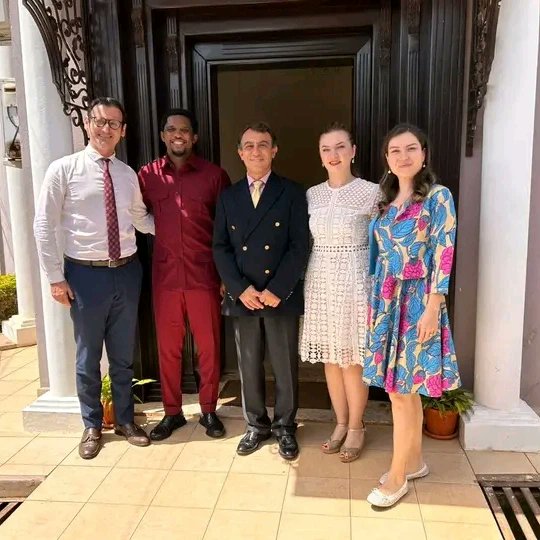 Samuelc15721685's tweet photo. Bien reçu par l'ambassadeur de la Turquie au Cameroun son excelance VOLKAN ISIKCI https://t.co/SzYdItF9XX